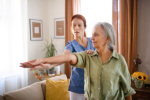 nurse exercising with senior woman at her home co 2024 10 22 08 55 21 utc